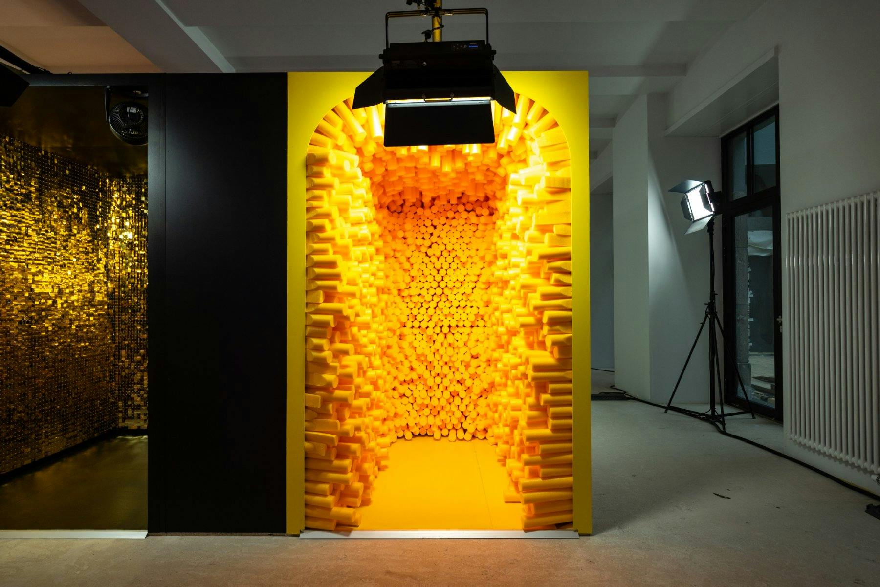 Ogni stanza del Selfie Hotel è lo scenario perfetto per i tuoi selfie.