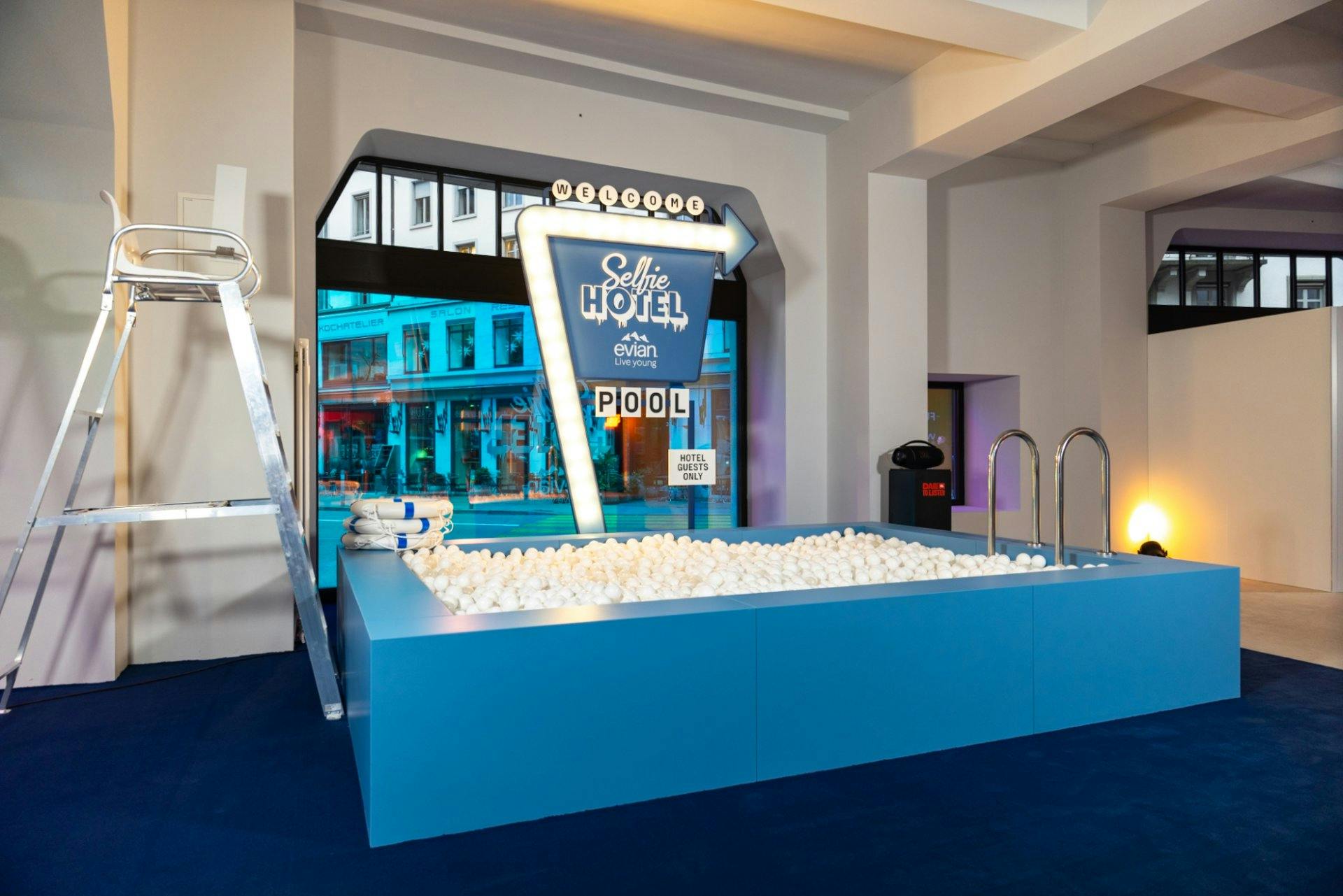 La piscina di palline risveglierà il bambino che è in te: divertimento assicurato!