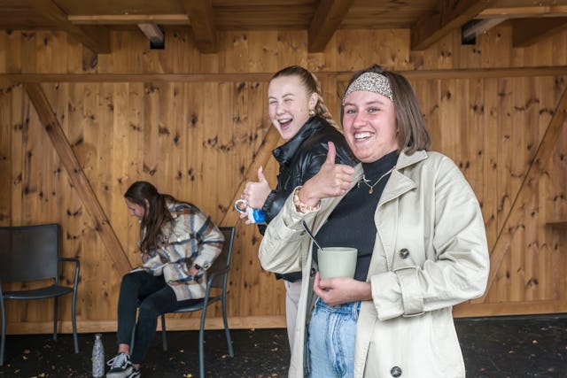 Das Ziel ist, dass es allen gut geht: Bei der Fondation Domus unterstützen rund 150 Mitarbeitende bis zu 300 pflegebedürftigen Menschen.