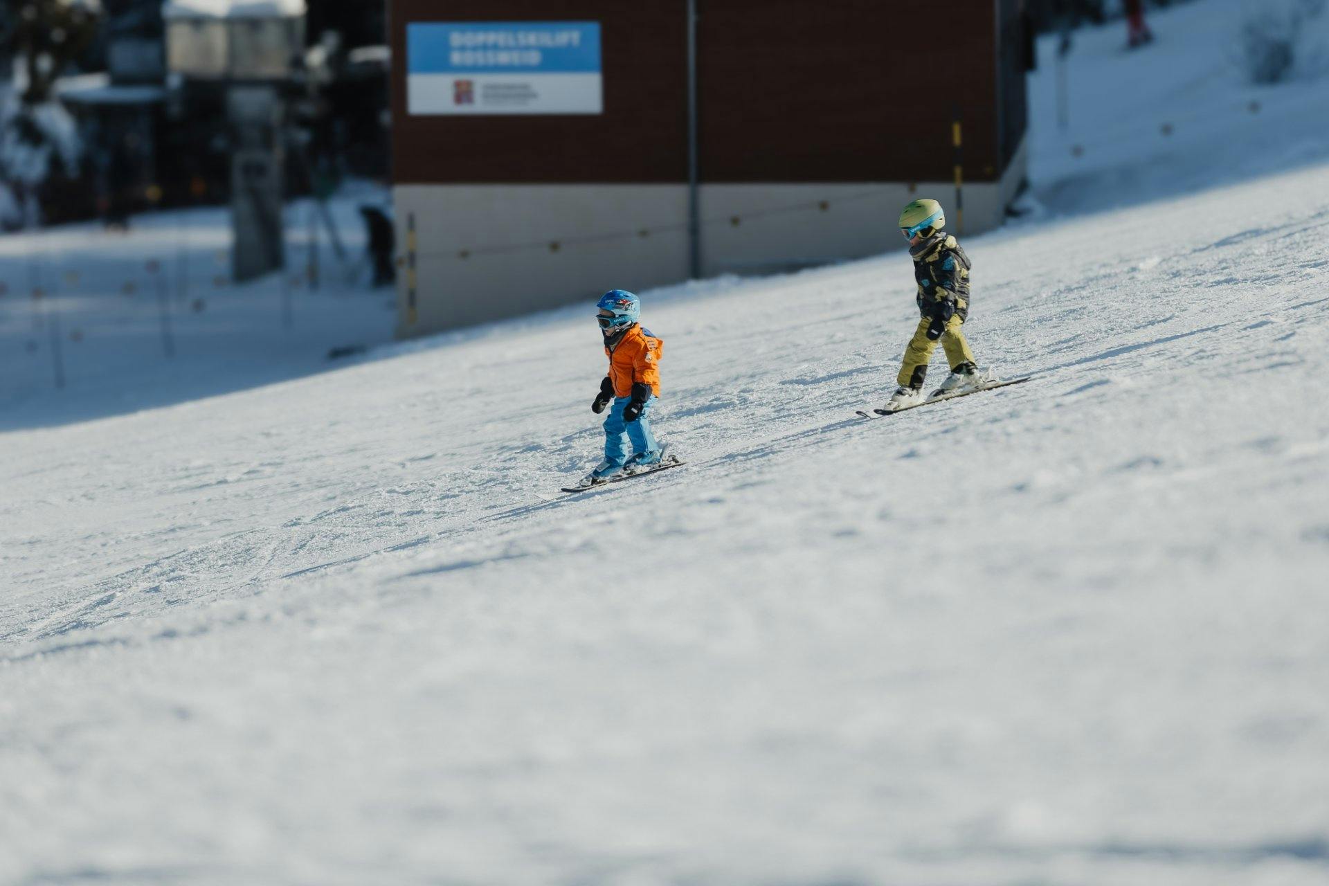 Klappt es mit den Kurven und dem Bremsen, warten die abwechslungsreichen Pisten im ganzen Skigebiet Sörenberg.