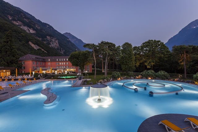 Les Bains de Lavey offrent un cadre idyllique en toutes saisons pour se détendre.