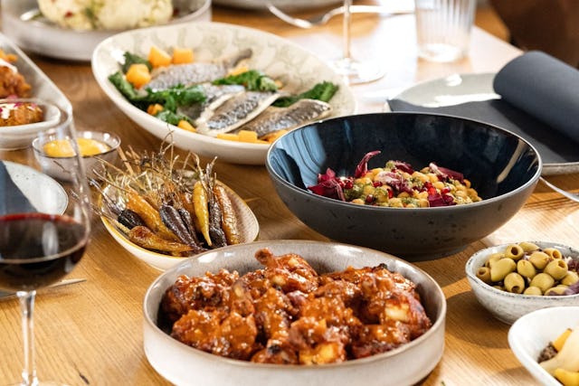 À Westhive, les invités seront gâtés par une prestation culinaire qui rendra l'événement inoubliable. À Westhive, les invités seront gâtés par une prestation culinaire qui rendra l'événement inoubliable.