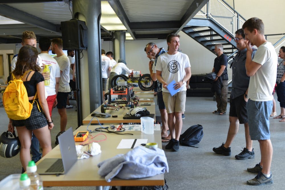 Microtechniques – Concours annuel de robots.