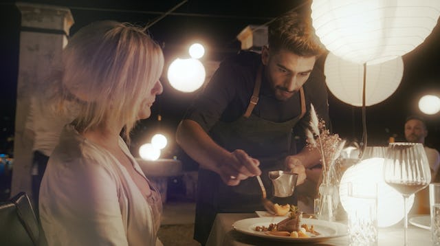 La giovane brigata dello chef Ranza in azione per la campagna di GastroSuisse.