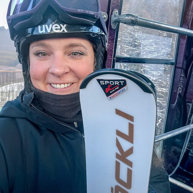 Il est temps pour moi de prendre de la hauteur! Après une pause de cinq ans, me voilà bientôt à nouveau sur des skis. Il est temps pour moi de prendre de la hauteur! Après une pause de cinq ans, me voilà bientôt à nouveau sur des skis.