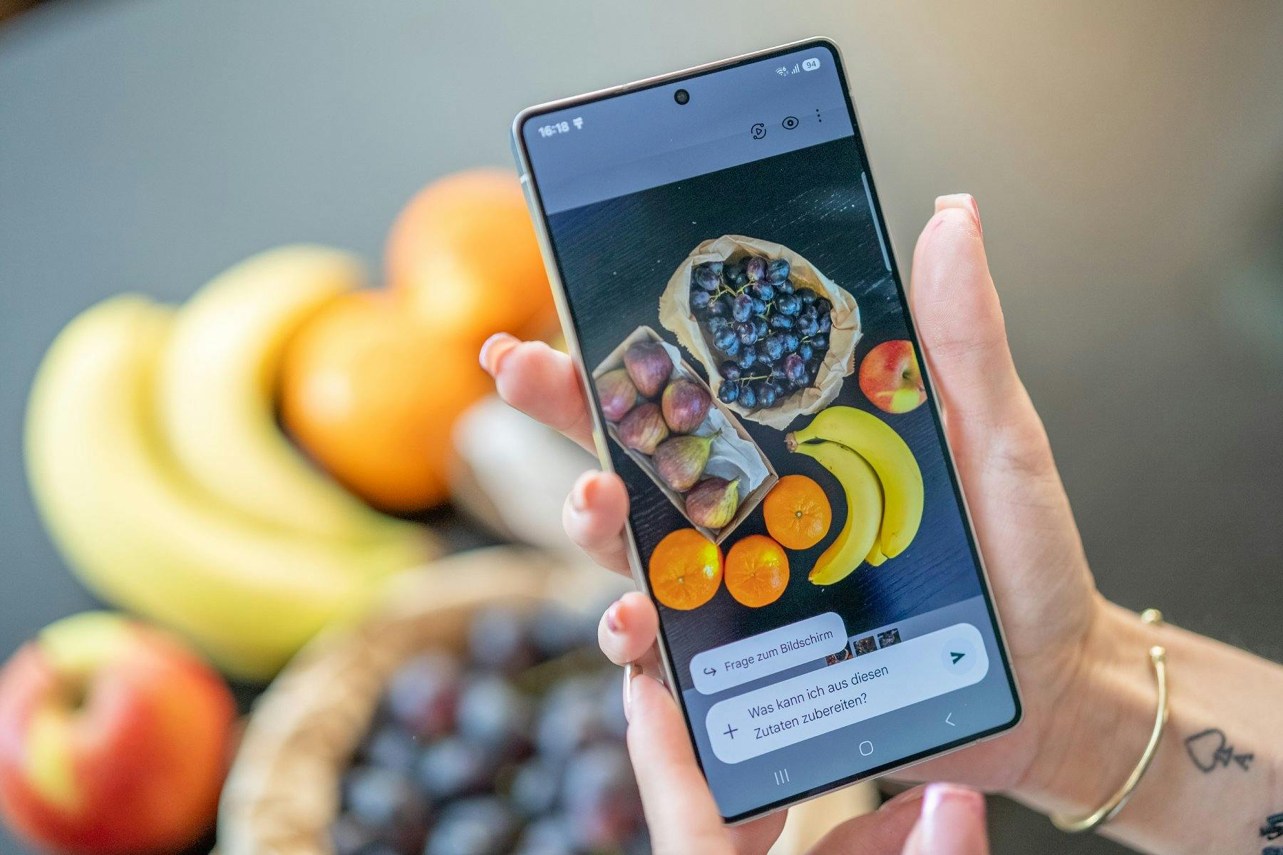 Ton smartphone scanne le contenu de ton frigo et te propose des recettes pertinentes.