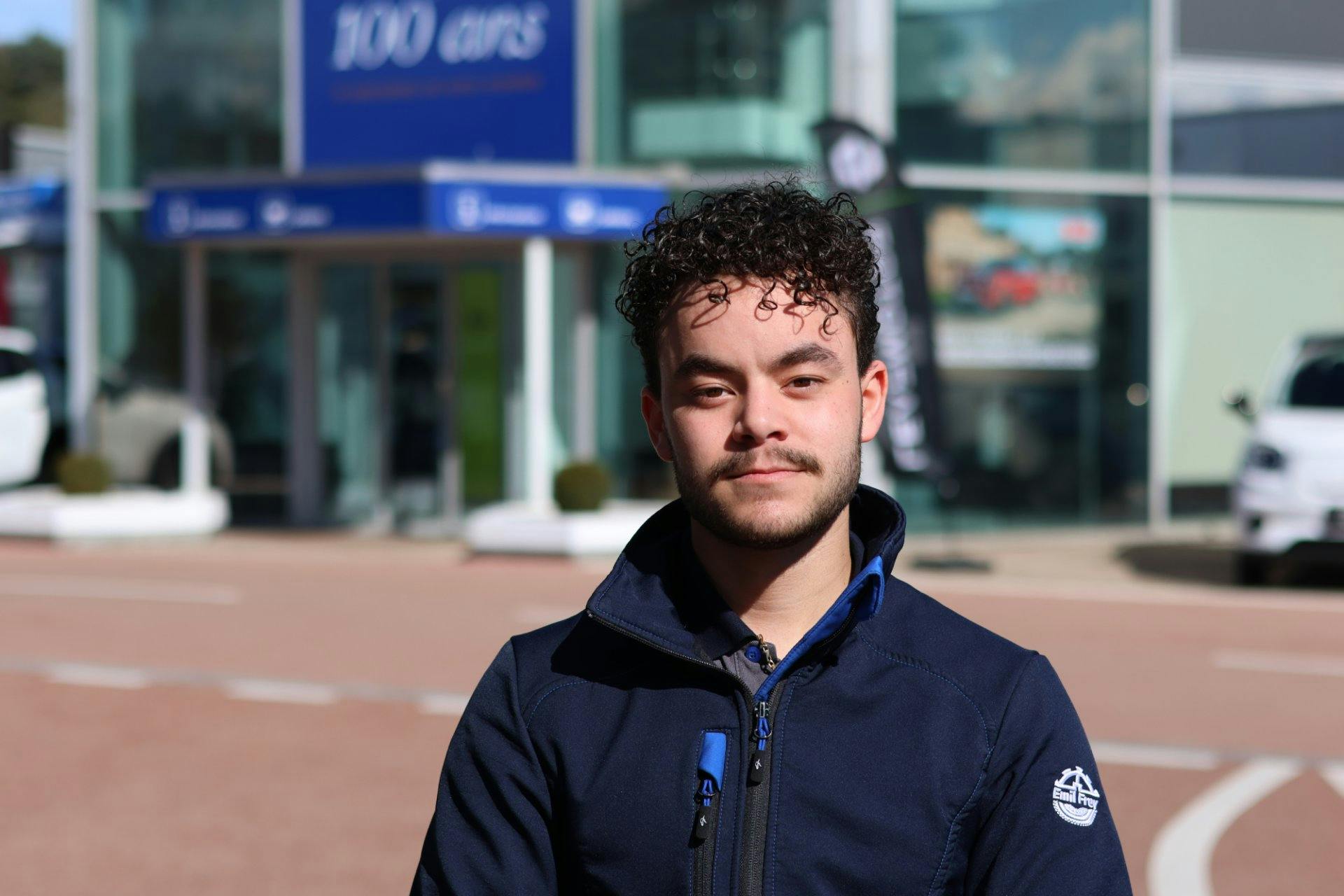 Romain Thevenaz rappelle les économies réalisables, aussi bien sur la recharge que sur l’immatriculation. Son choix se porte sur le Volvo EX90, un mod...