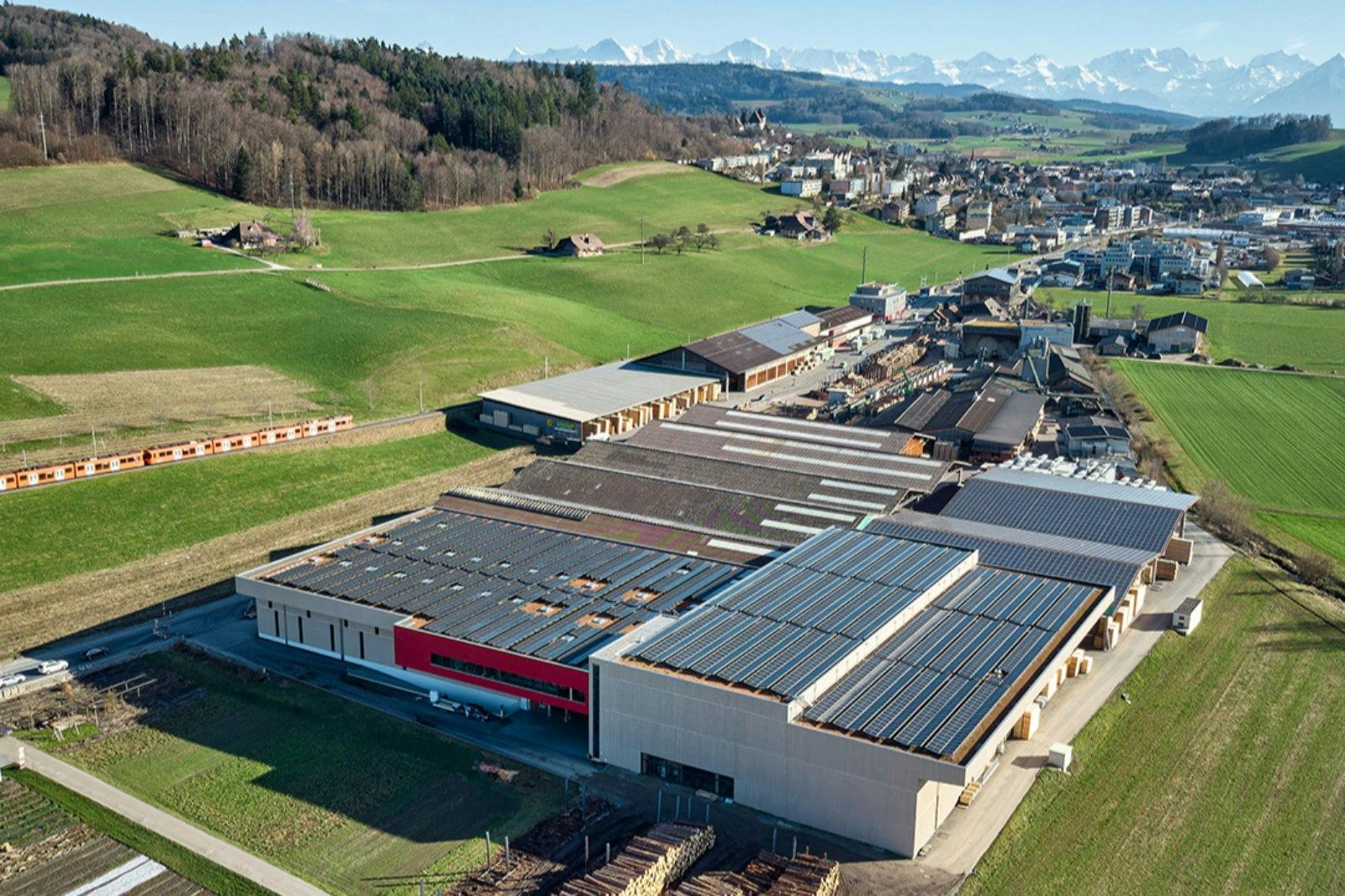 Nominiert für den Prix «SVC Espace Mittelland 2025»: OLWO AG, das renommierte Unternehmen für Holzverarbeitung und Holzhandel aus Worb, Bern.