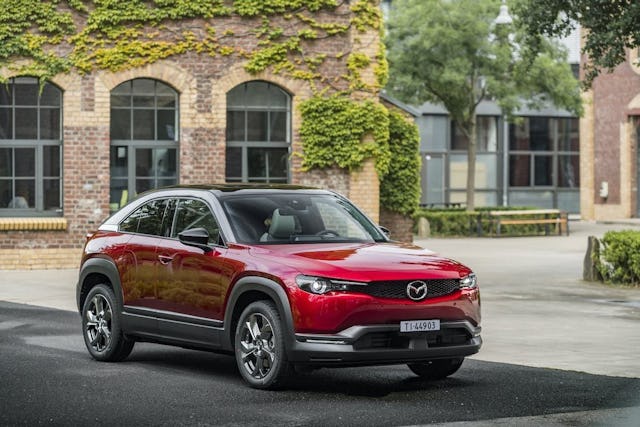 Divertimento alla guida completamente elettrico con la nuovissima Mazda MX-30.