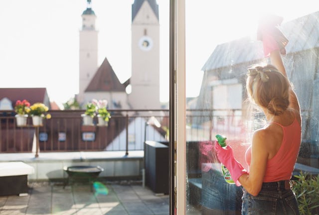 Fenster putzen: Das richtige Zubehör ist wichtig.