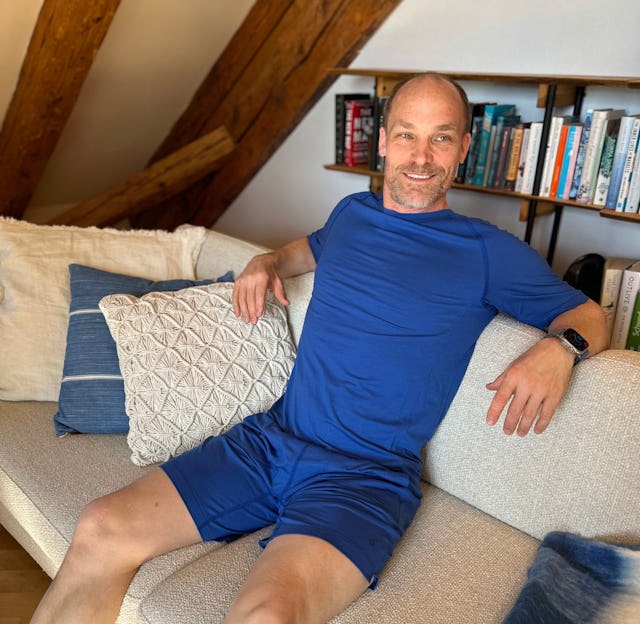 Der Personal Trainer schwärmt über den neuen Pyjama. «Mein Körper fühlte sich gut erholt an», meint er, in Bezug auf seine erste Nacht darin.