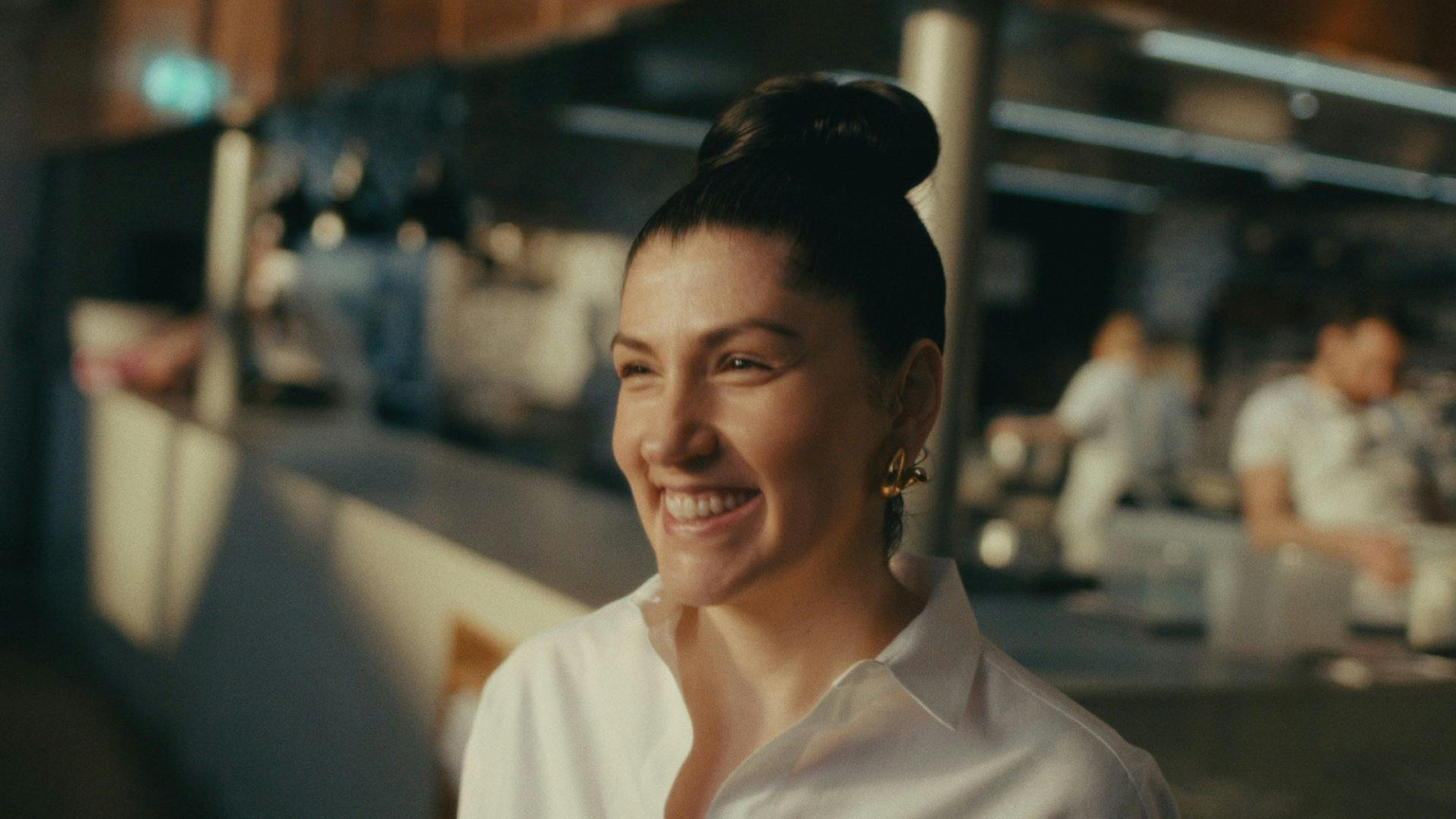 Elif Oskan begeistert als Köchin im Zürcher Restaurant «GÜL», wo sie traditionelle türkische Gerichte mit modernen kulinarischen Techniken neu interpr...