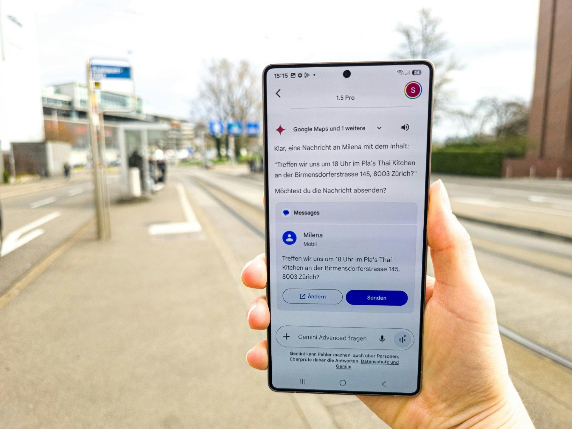 Es geht so einfach: Ich spreche einfach ins Smartphone und paar Sekunden später hab ich alle Informationen, die ich brauche.