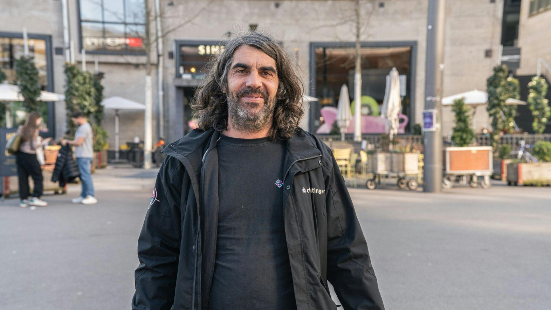 Pascal (46):«Ich habe mich heute sehr gefreut, weil das Wetter so schön ist. Wenn ich hinausschaue und die Sonne scheint, macht mich das einfach glück...