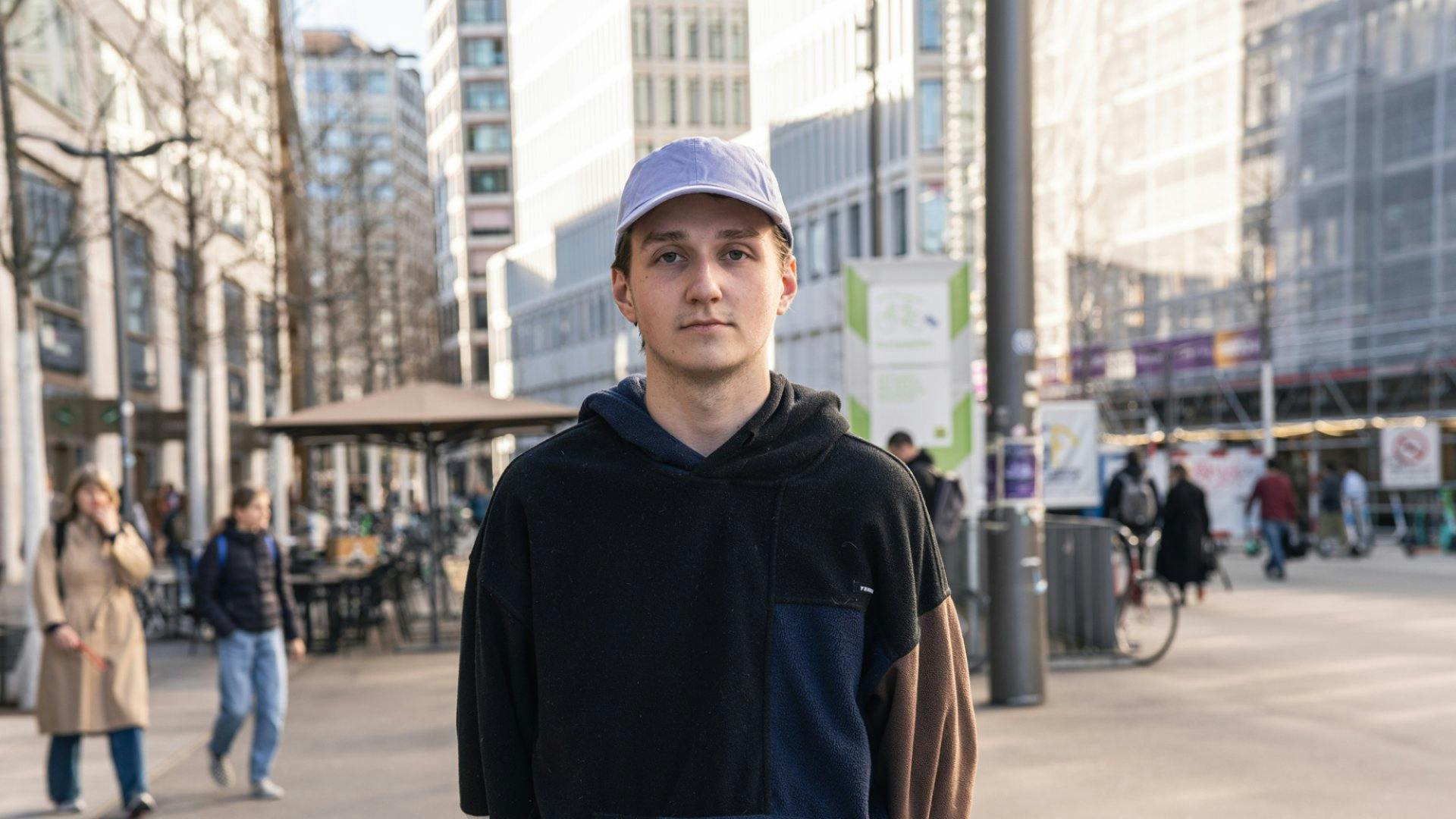 Dmytro (21): «Nach meinem Schulabschluss fühlte ich mich richtig befreit. Ich musste endlich nichts mehr für die Schule tun, ging nach Hause und konnt...