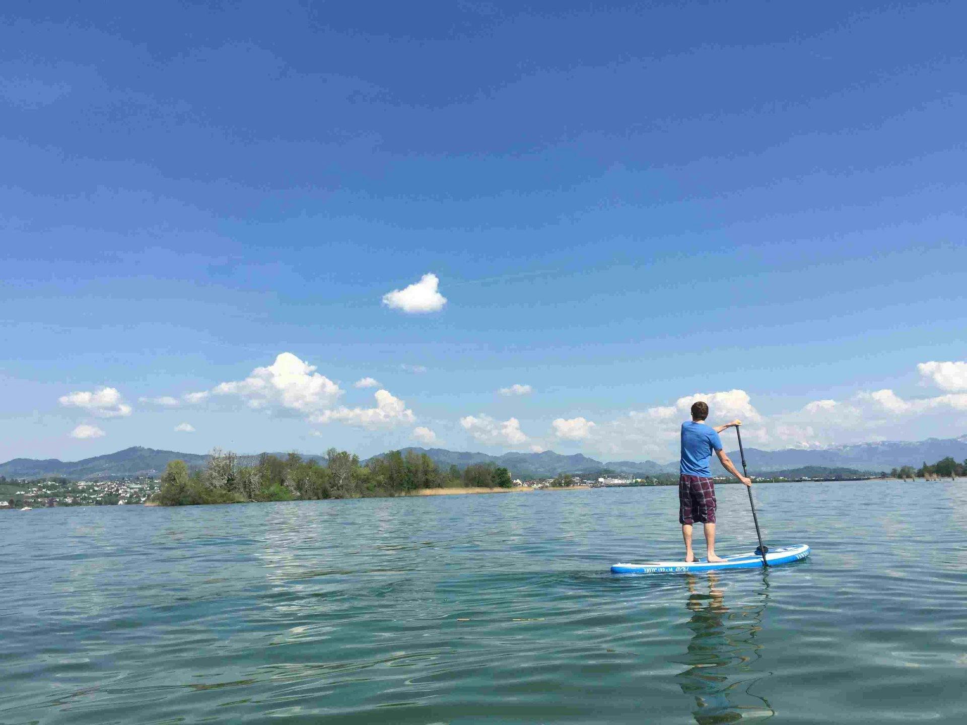Die Insel Lützelau ist nur wenige Minuten entfernt und ein lohnendes Ziel für alle, die das Wasser lieben.