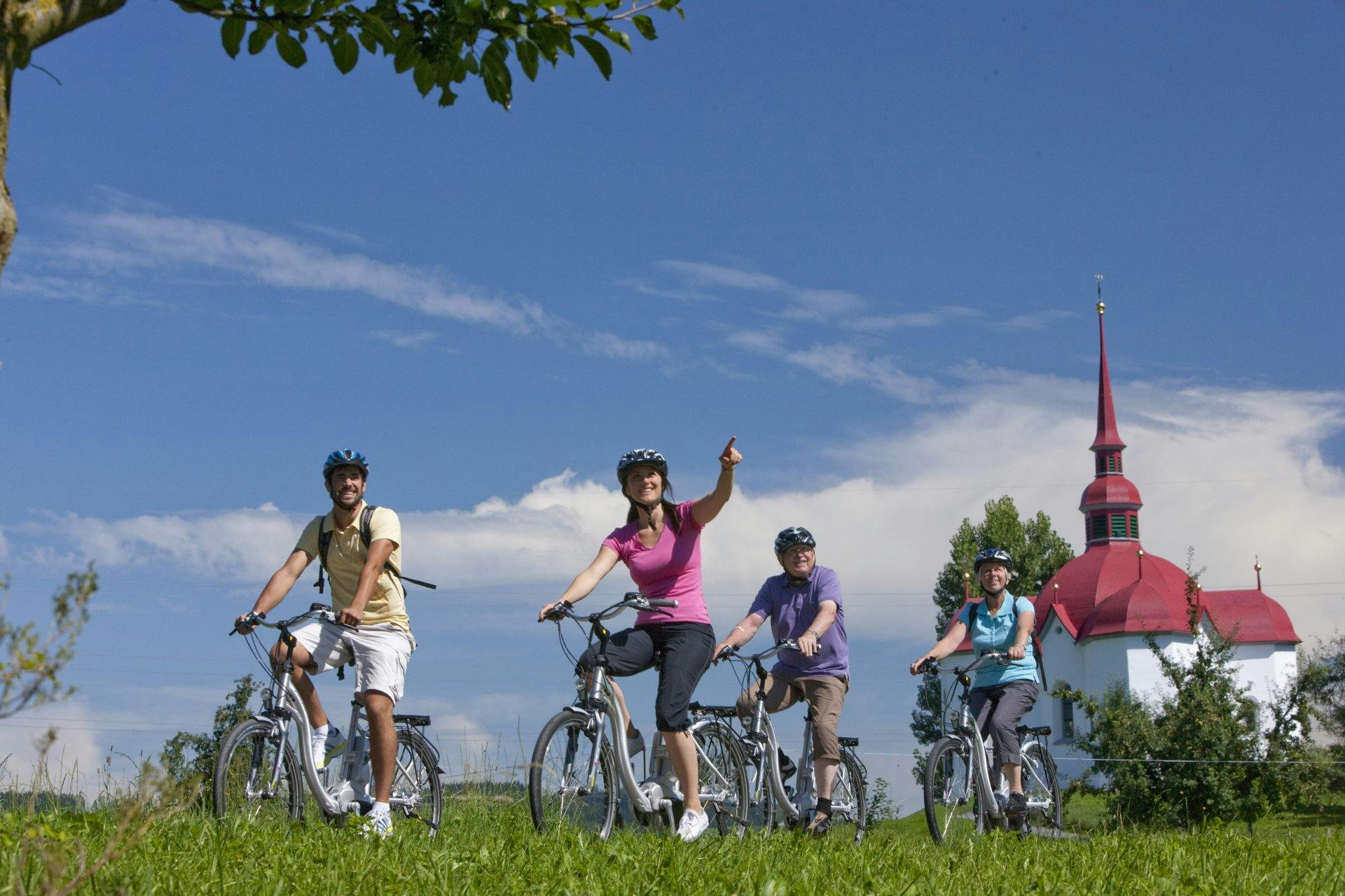 Wer verlängern will, radelt auf der Herzroute Richtung Einsiedeln – mit Panorama inklusive.