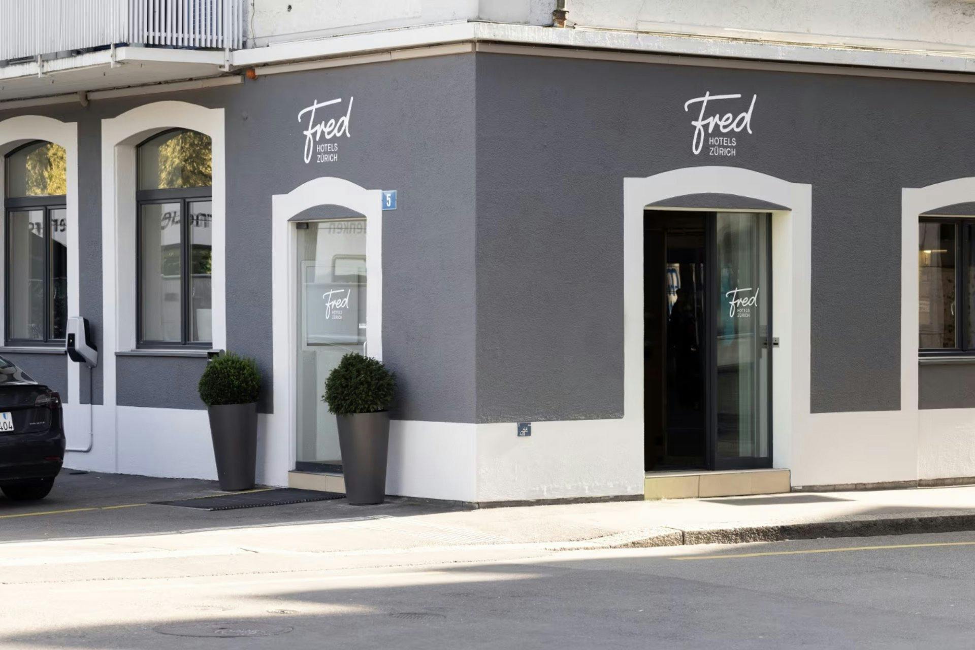 Fred Hotel Zürich Hauptbahnhof: Frisch renoviert und super gelegen. Das Fred liegt direkt am HB – perfekt für City-Hopper und EM-Fans mit wenig Zeit.