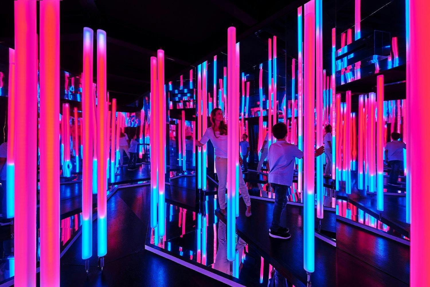 WOW Museum Zürich – Room for Illusions: Im WOW Museum stehst du Kopf, verlierst dich in Licht und Perspektiven und kommst aus dem Staunen nicht mehr r...