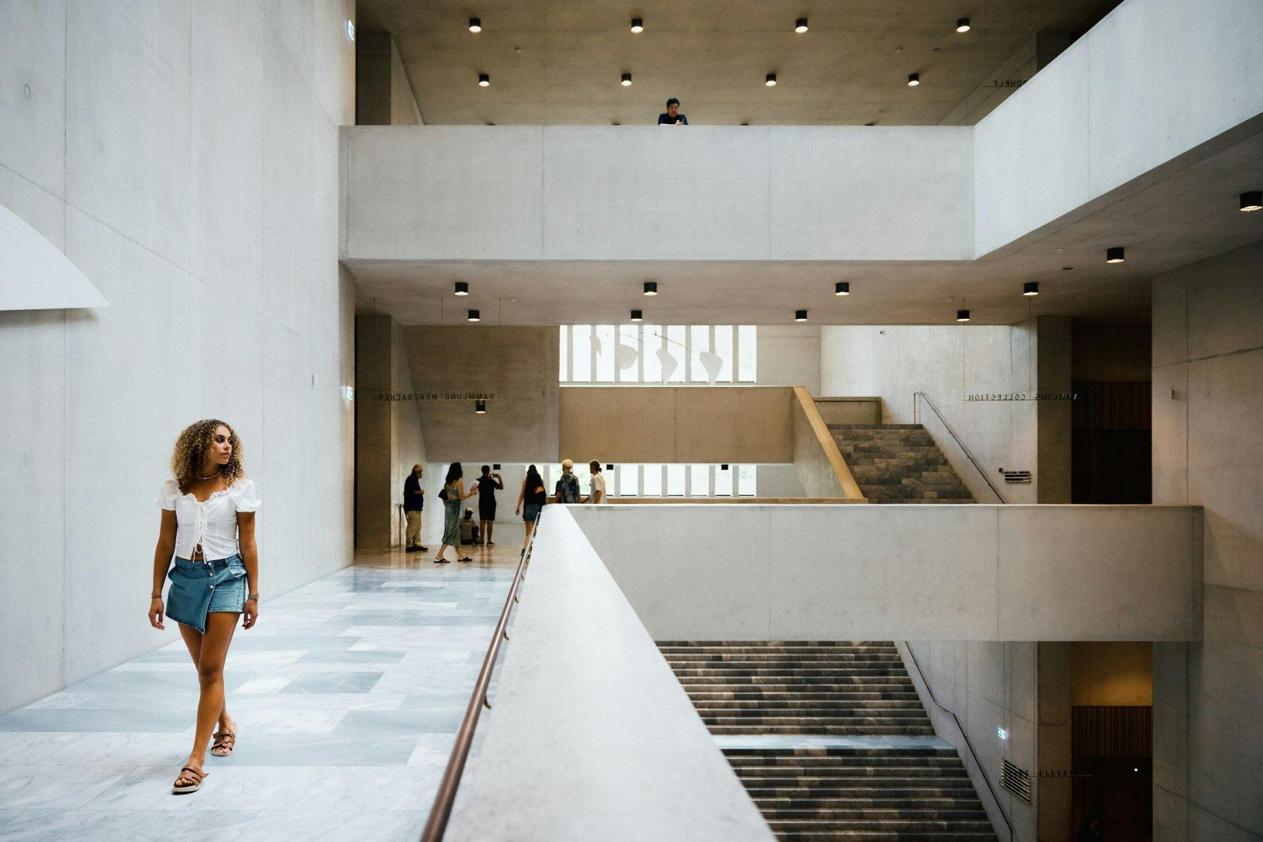 Das Kunsthaus Zürich ist Alayahs Kulturtipp! Das grösste Kunstmuseum der Schweiz begeistert mit Werken von Munch bis Warhol – und mit seinem preisgekr...