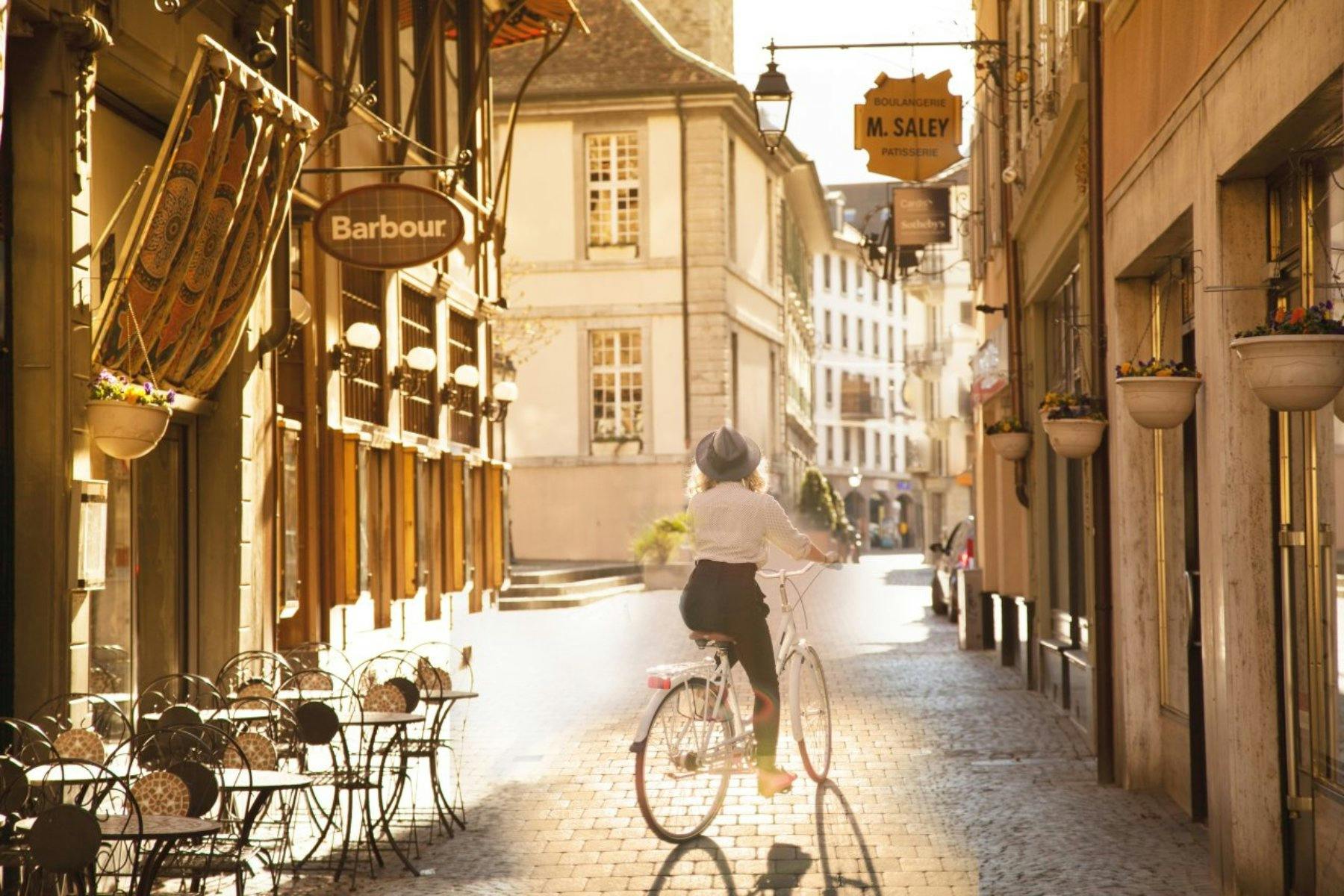 Die Altstadt in Vevey ist ein Mix aus Stadtflair und Dorfcharme: Schlendere durch die historischen Gassen, entdecke kleine Boutiquen oder geniesse die...