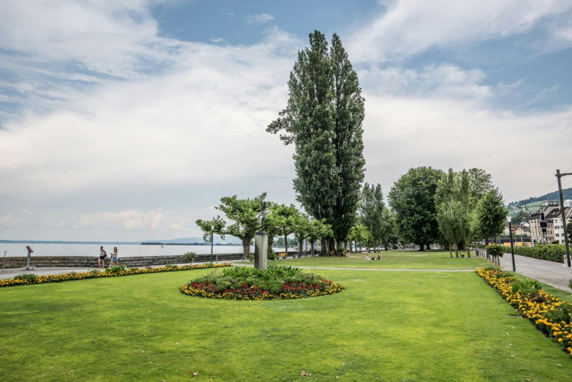 Direkt am Bodensee gelegen, lädt die Rorschacher Seepromenade zu einem gemütlichen Spaziergang mit herrlicher Aussicht ein. Besonders schön ist der Se...