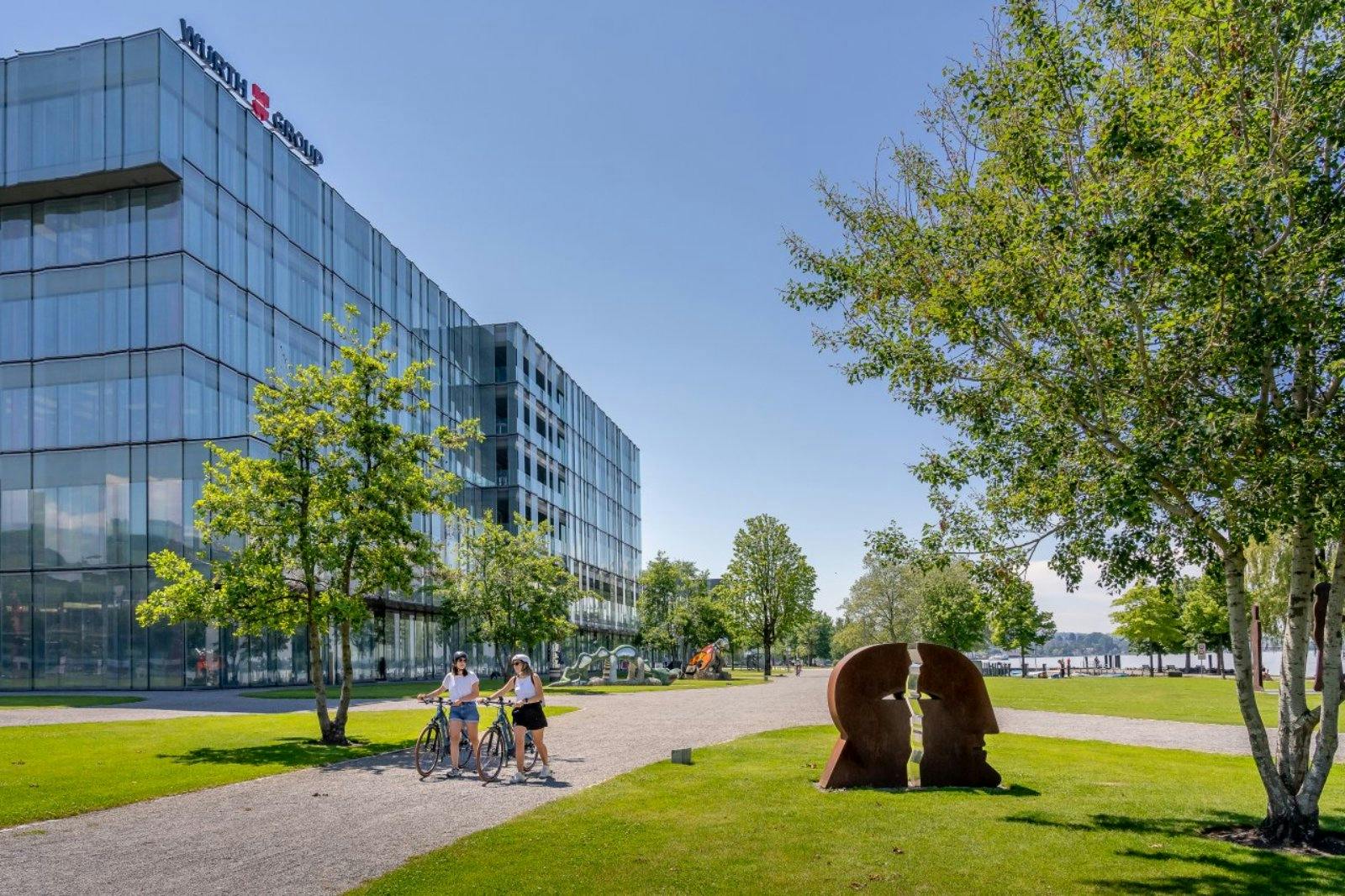 La Würth Haus Rorschach allie l’art, la culture et le charme du lac de Constance. Outre les expositions d’art temporaires, le parc de sculptures en pl...