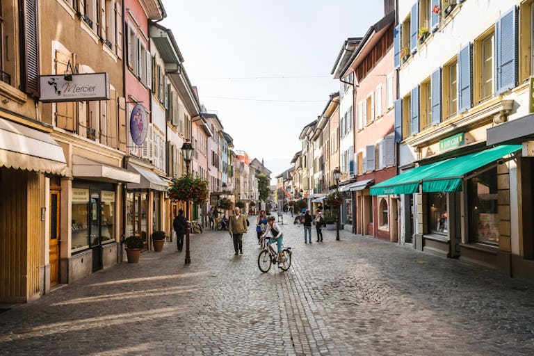 Yverdon-les-Bains, die zweitgrösste Stadt im Kanton Waadt, überrascht mit viel Charme. Das imposante Schloss im Herzen der Stadt beherbergt sowohl das...