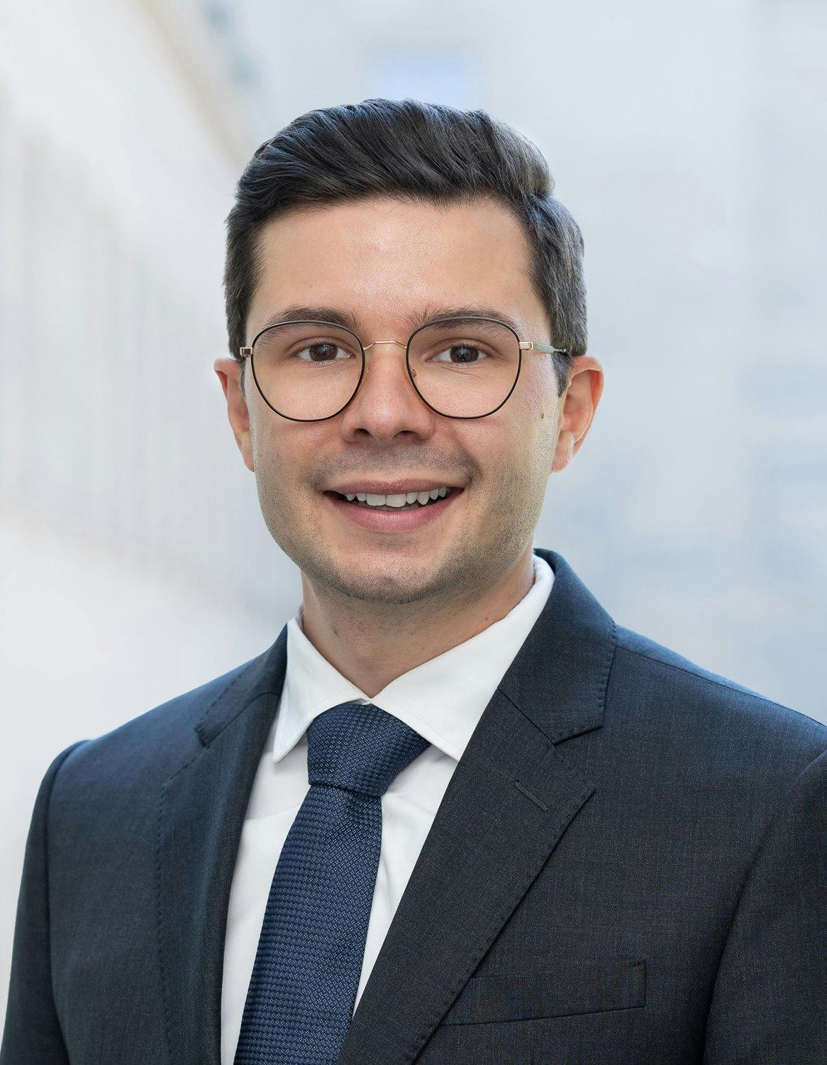 Cyrille Miehé, conseiller à la clientèle chez AXA Asset Management.