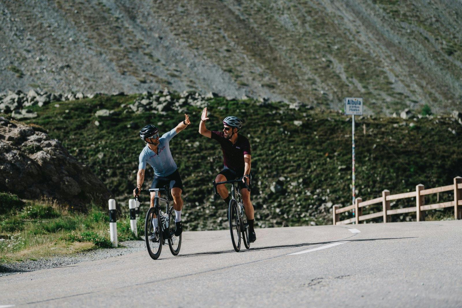 Le Grand Tour offre des expériences à vélo avec une vue imprenable sur la Suisse.