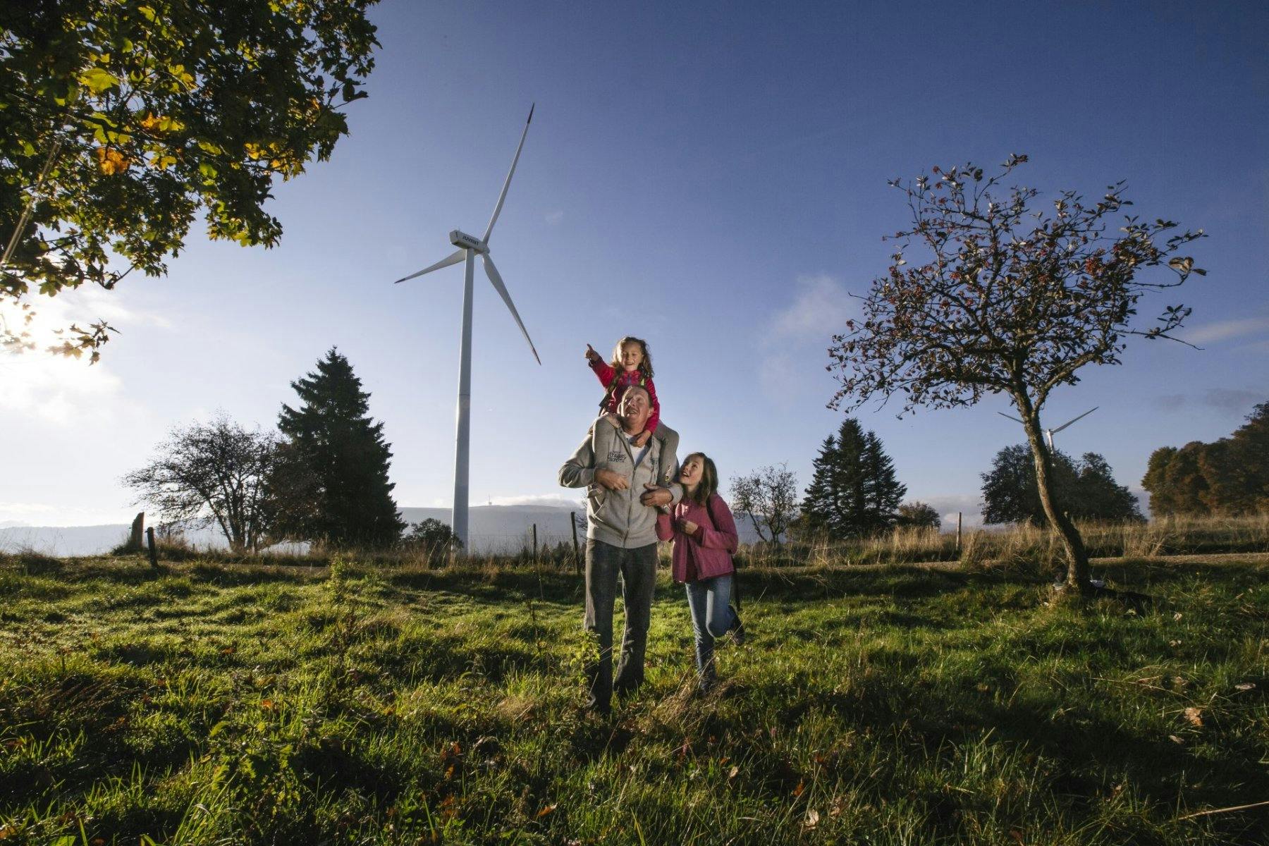 Depuis St-Imier, à seulement 5 minutes de Courtelary, le funiculaire t'emmène directement à l’«Espace découverte Énergie», sur le Mont-Soleil. Ici, en...