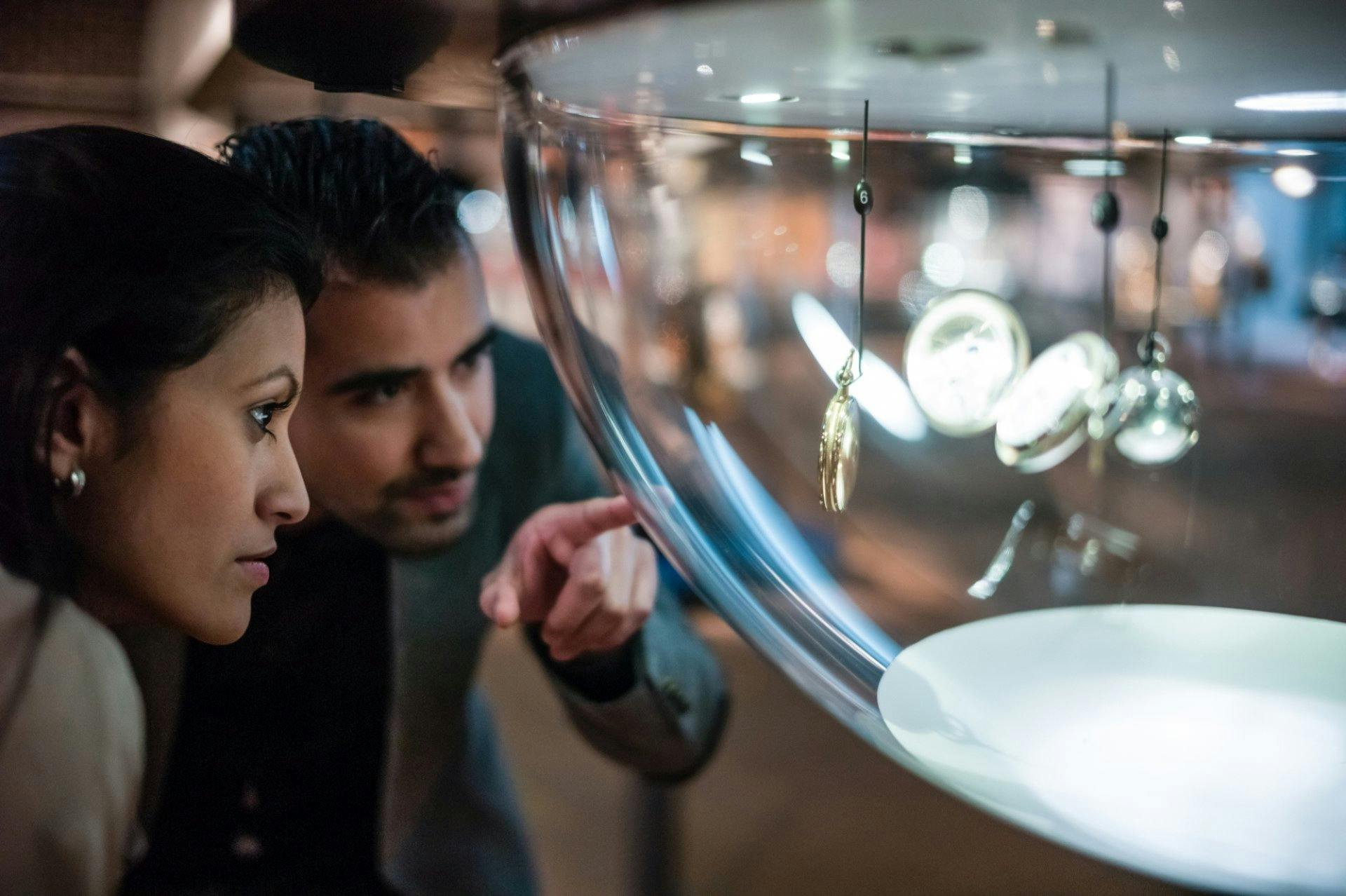 À La Chaux-de-Fonds, le Musée International de l’Horlogerie présente l’histoire de l’horlogerie à travers 4000 pièces remarquables, du cadran solaire...