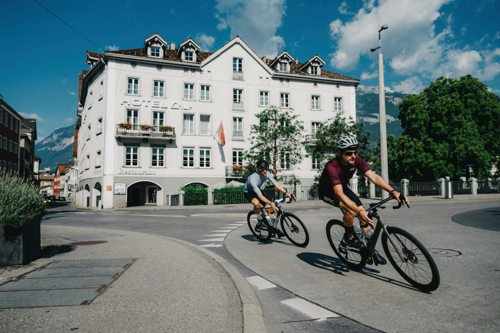 Mit dem Bike durch Alpen, Seen und Altstädte.