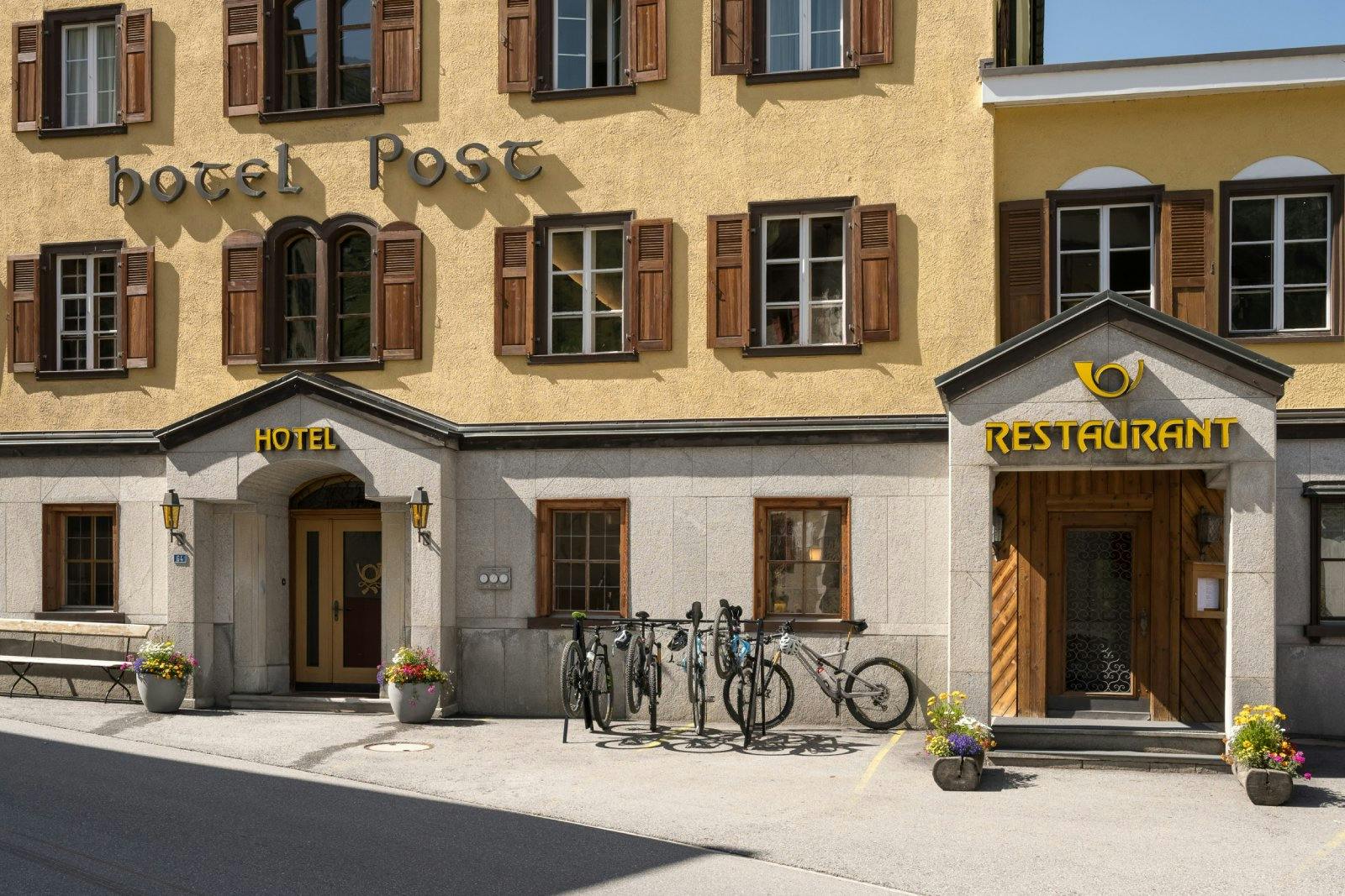 Das traditionsreiche Hotel Post in Bivio ist der perfekter Ausgangsort für Bike-Abenteuer.