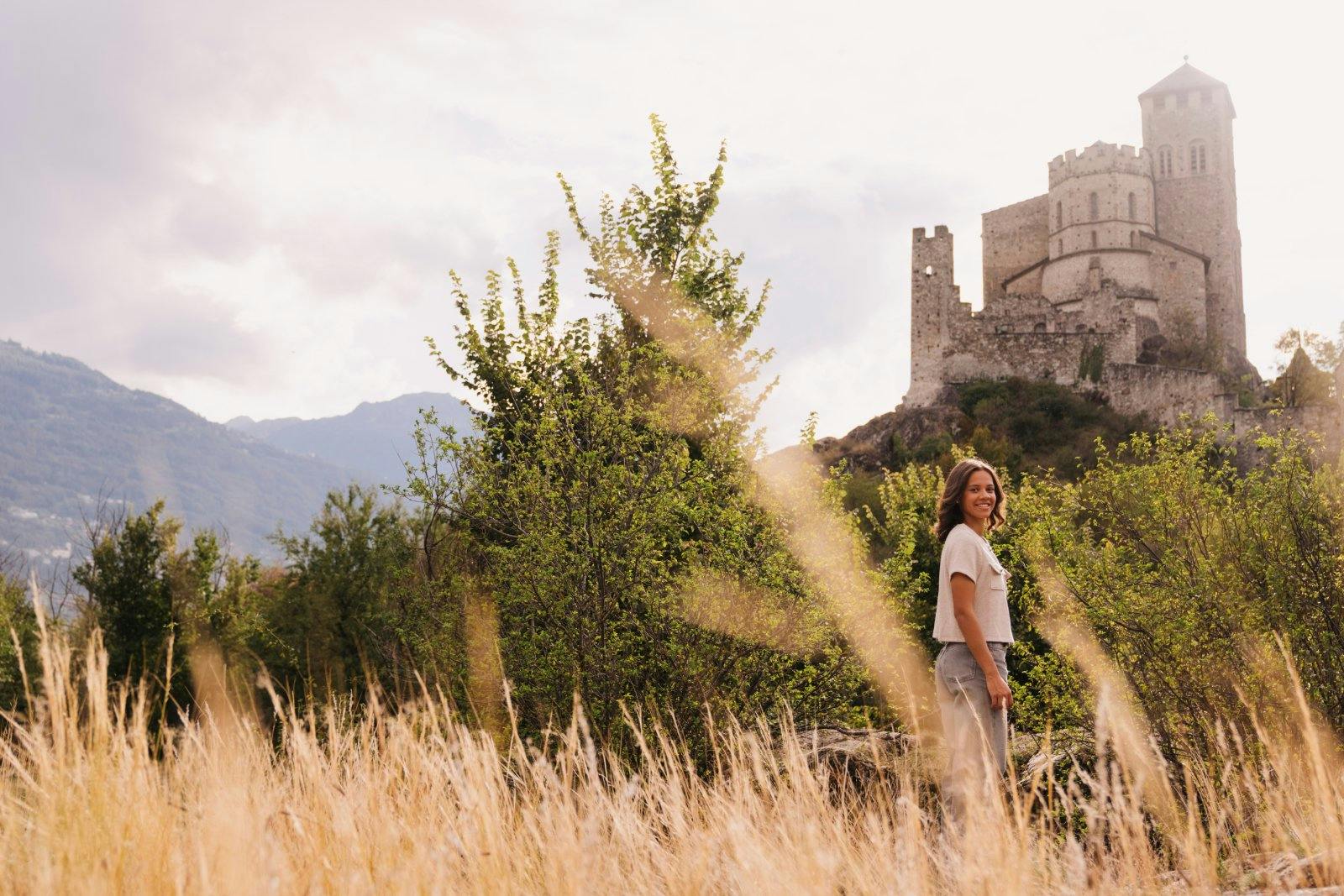 Schlösser Valère und Tourbillon: Für Iman ein Herzensort. Auf zwei Hügeln thronen die beiden Wahrzeichen über der Stadt und erzählen Geschichten aus l...