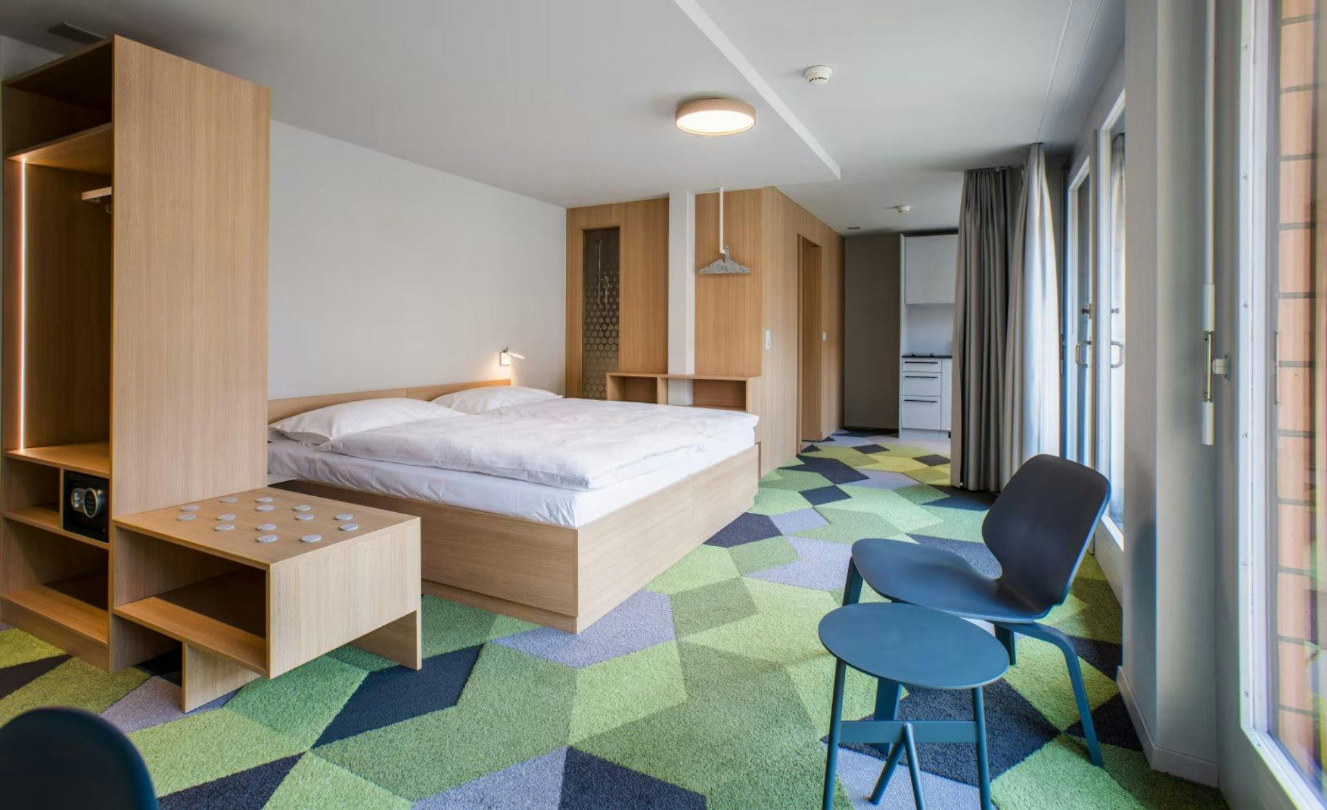 The Lab Hotel: Im innovativen Stadthotel treffen Zukunft und Gastfreundschaft aufeinander. Direkt beim See gelegen, bietet das Haus stylische Zimmer,...