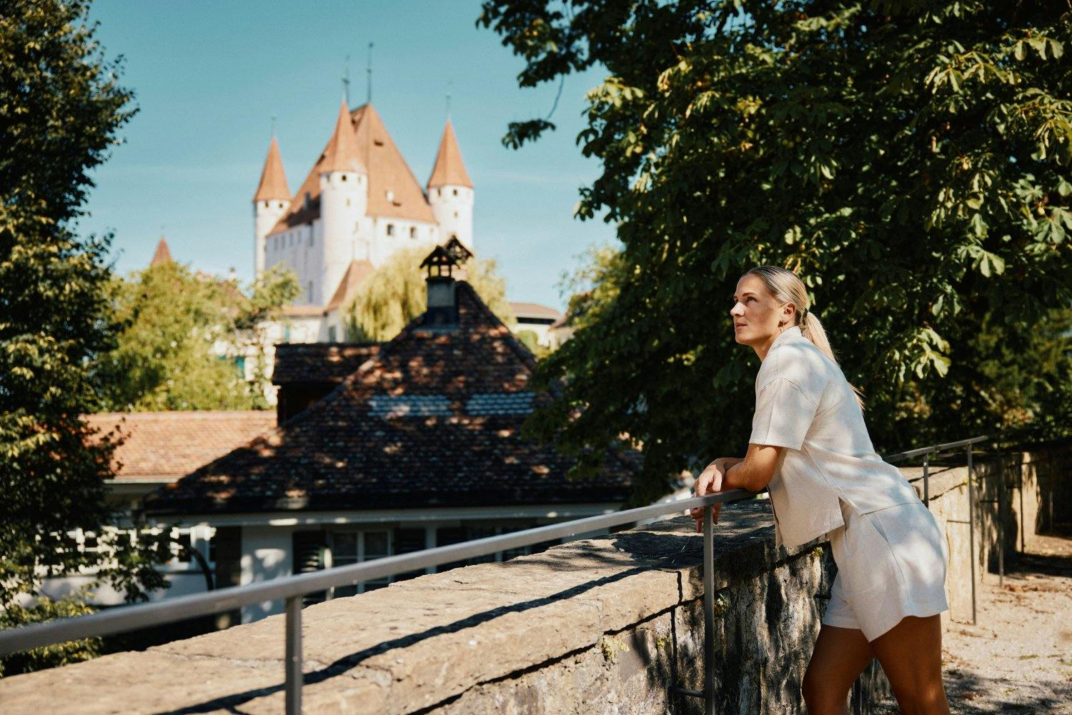 Schloss Thun: Das Wahrzeichen der Stadt erzählt von Rittern, Macht und Panorama. Ana-Maria schätzt besonders den Weitblick vom Turm über die Dächer de...