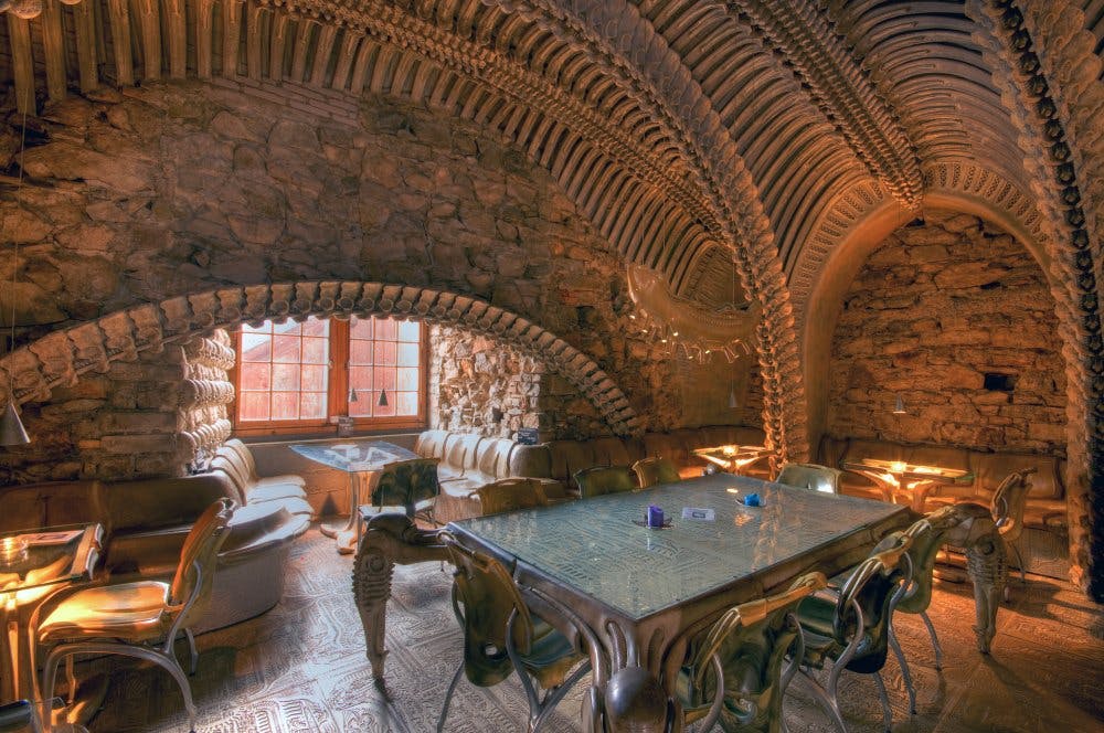 Impossible de ne pas faire une halte au Musée HR Giger, situé à seulement quelques mètres du Château de Gruyères. Ce musée, dédié à l’art biomécanique...