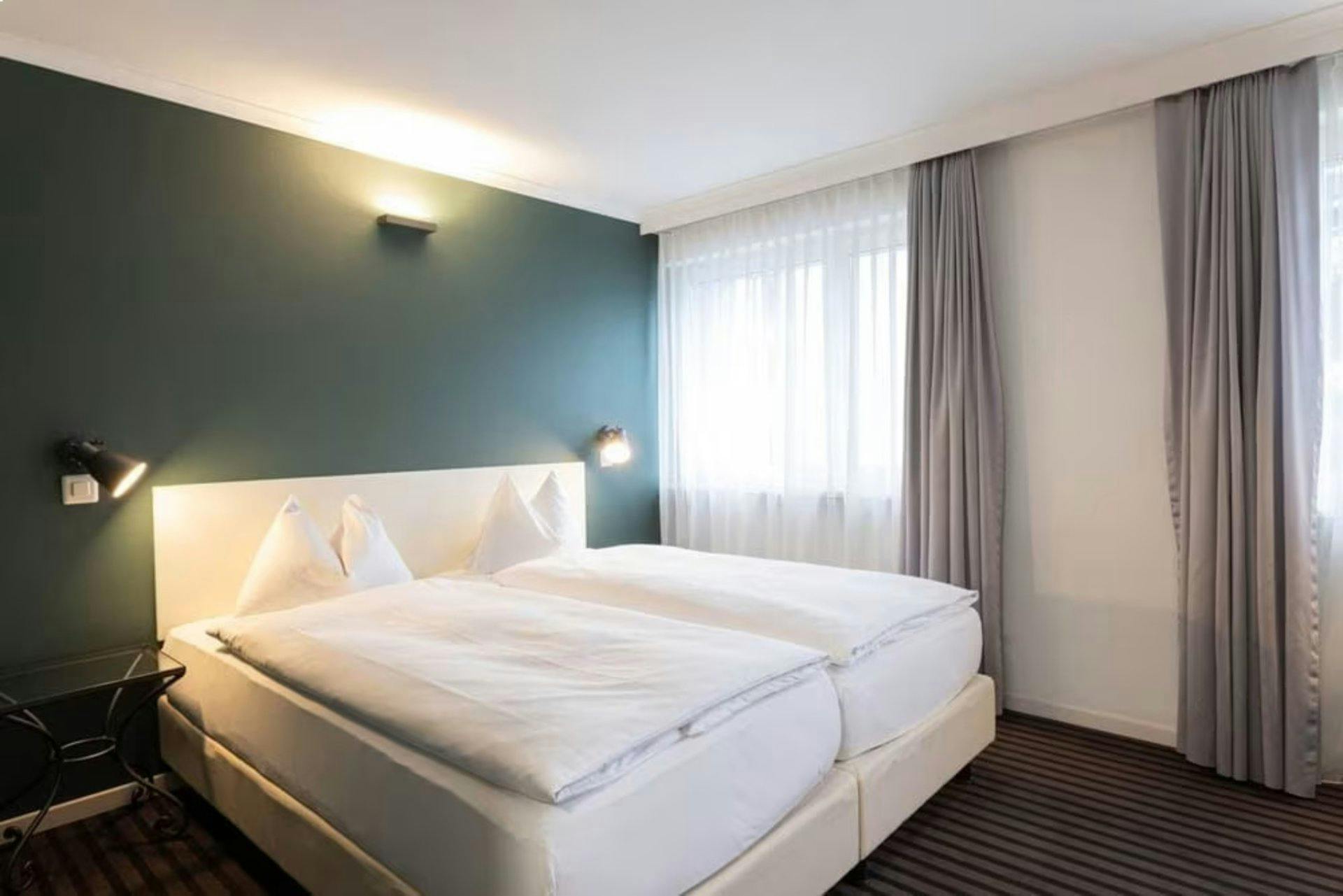 Mitten in der Stadt, mitten im Leben: Das Hotel David 22 überzeugt mit digitalem Check-in, unkompliziertem Stil und der perfekten Lage zwischen Bahnho...