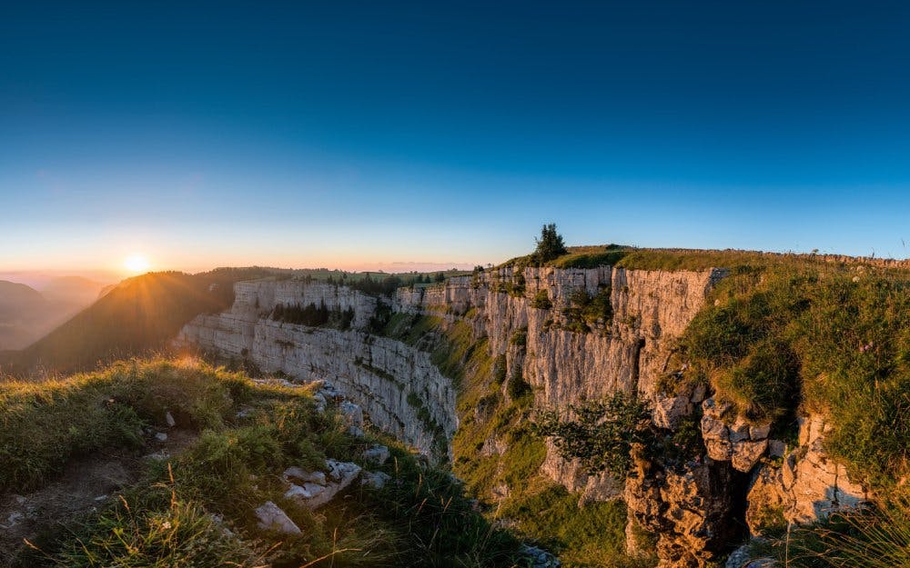 Plutôt en quête de randonnées offrant des vues imprenables? Dans ce cas, les trains de la ligne R21 t’emmènent en seulement 21 minutes de Neuchâtel à...