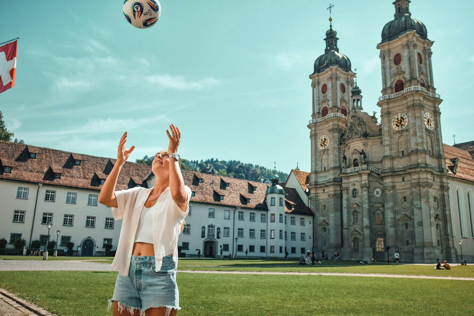 Stiftsbezirk St. Gallen: Noelle Maritz empfiehlt einen Besuch im Stiftsbezirk, das UNESCO-Welterbe und zugleich Herzstück der Stadt. Die barocke Kathe...
