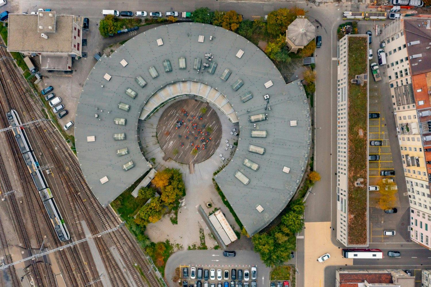 Lokremise St. Gallen: Industrie trifft Inspiration. In der alten Lokhalle verbinden sich Theater, Tanz, Kino, Kunst und Kulinarik zu einem Kultur-Hots...