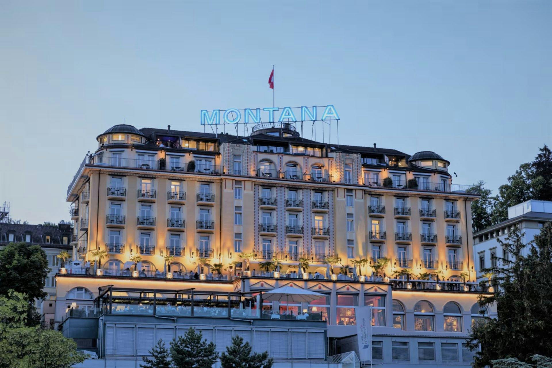 Ein Klassiker mit Charakter: Das Art Deco Hotel Montana thront über Luzern und kombiniert Weitblick mit urbanem Charme. Gäste geniessen stylische Zimm...