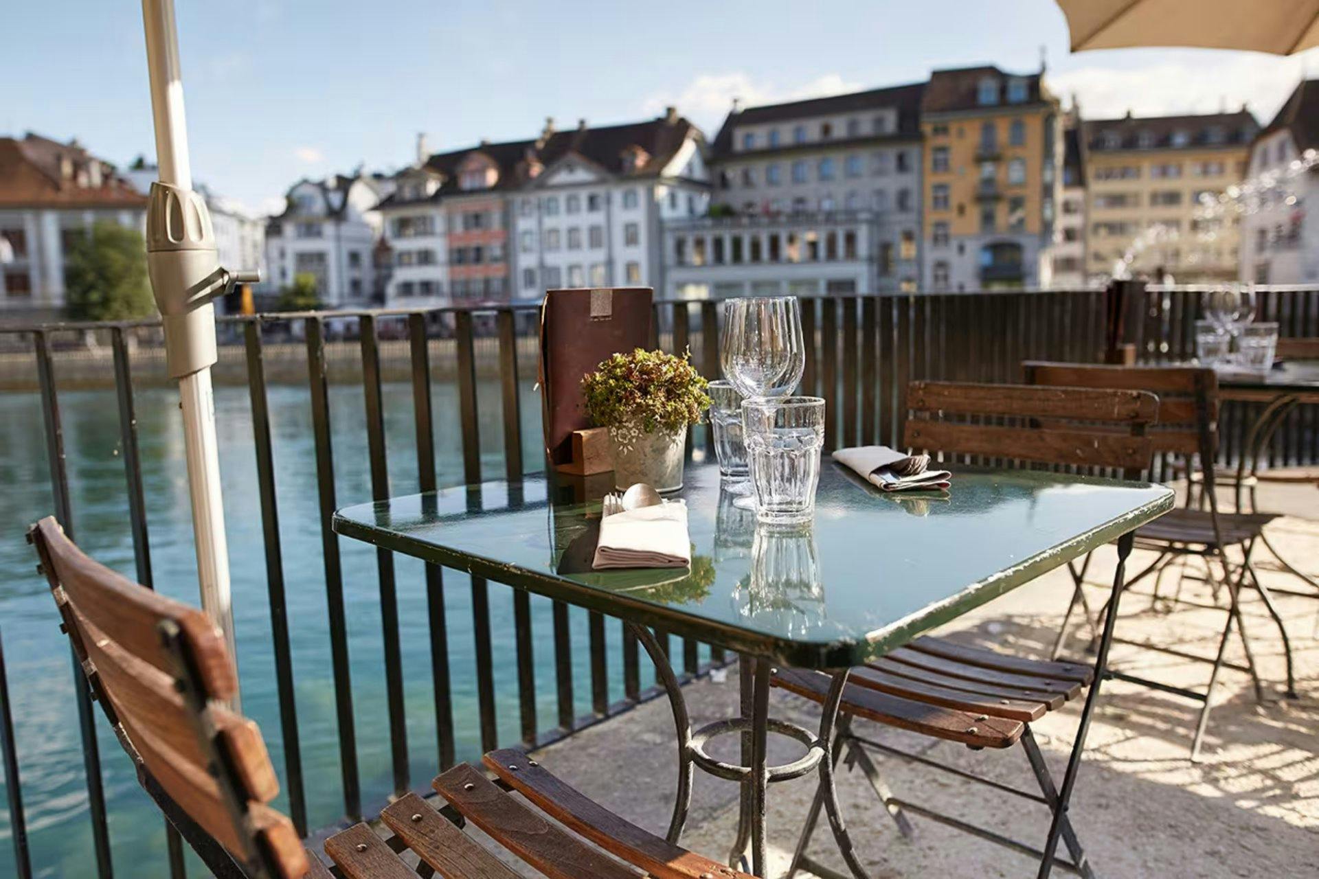 Ramonas Liebling: Restaurant Mill’Feuille. Direkt an der Reuss gelegen, ist dieses Lokal Ramonas persönlicher Favorit für Frühstück, Drinks und Sonnen...