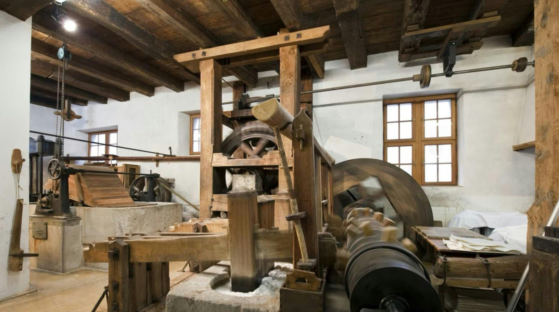 In der Papiermühle Basel wird Kulturgeschichte zum Mitmachen. Hier kann selbst geschöpft, gedruckt und geschrieben werden. Ein Ort, der Tradition lebe...