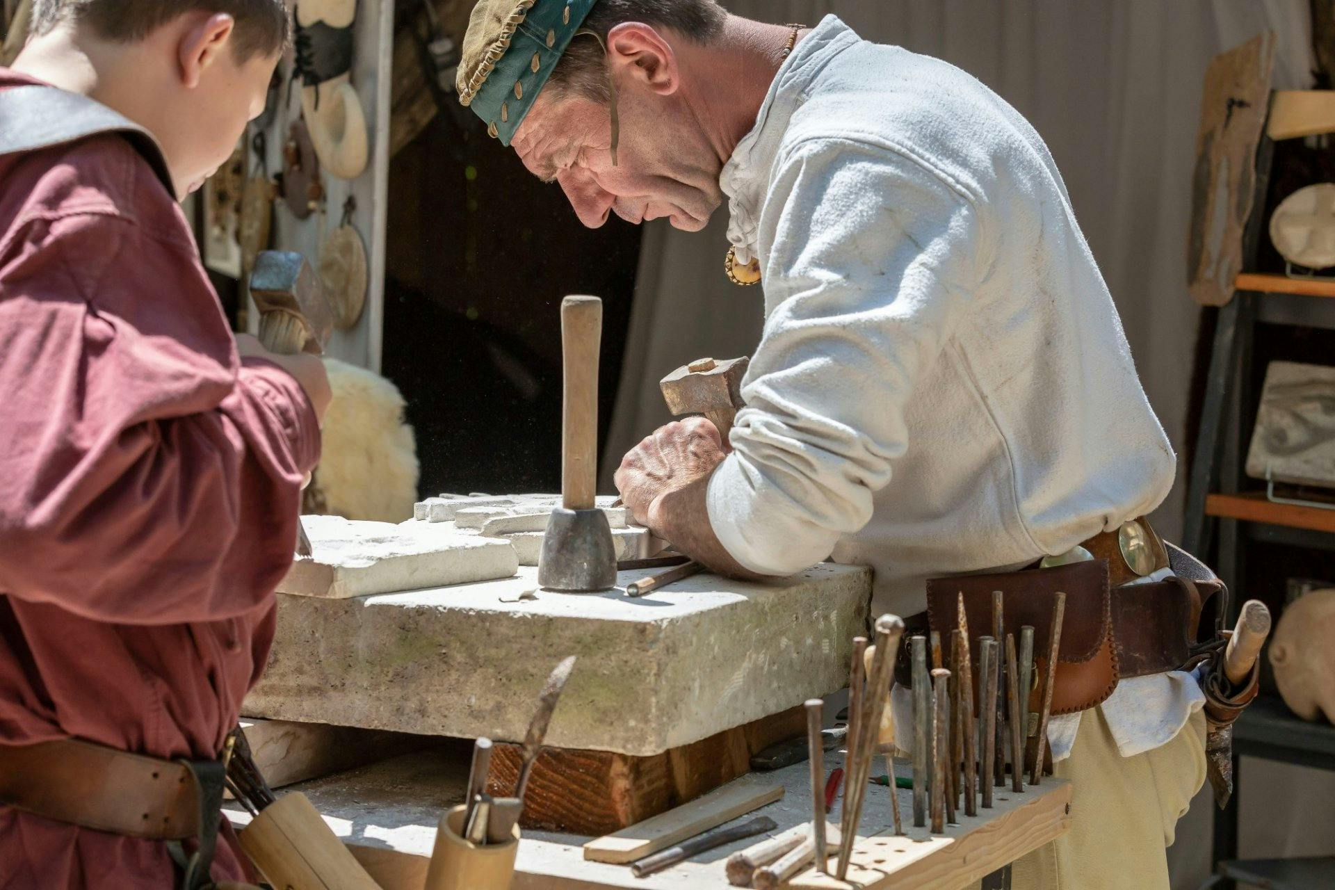 Tu auras l'occasion de flâner à travers différents univers et découvrir la vie d'autrefois.