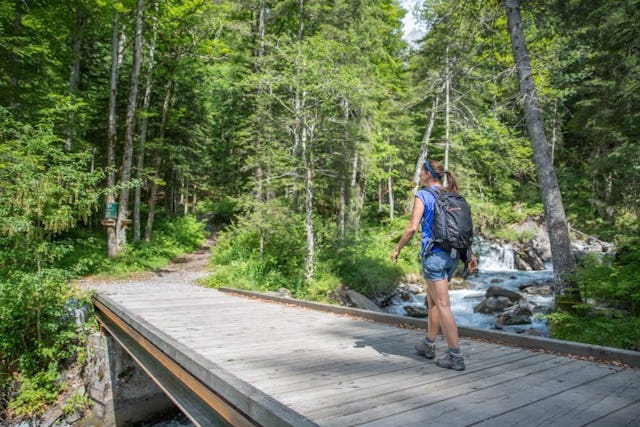 Ressourcement garanti le long du chemin qui mène aux gorges de l’Avançon.
