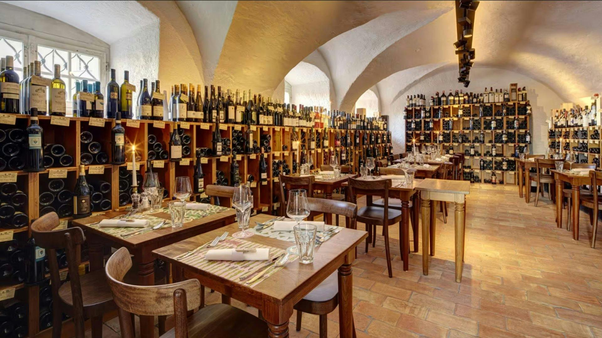 Restaurant Opus: Direkt an der Reuss gelegen, lädt das Opus mit über 500 Weinen, feinen Antipasti und frischem Brot zum Verweilen ein. Ein Ort, der me...