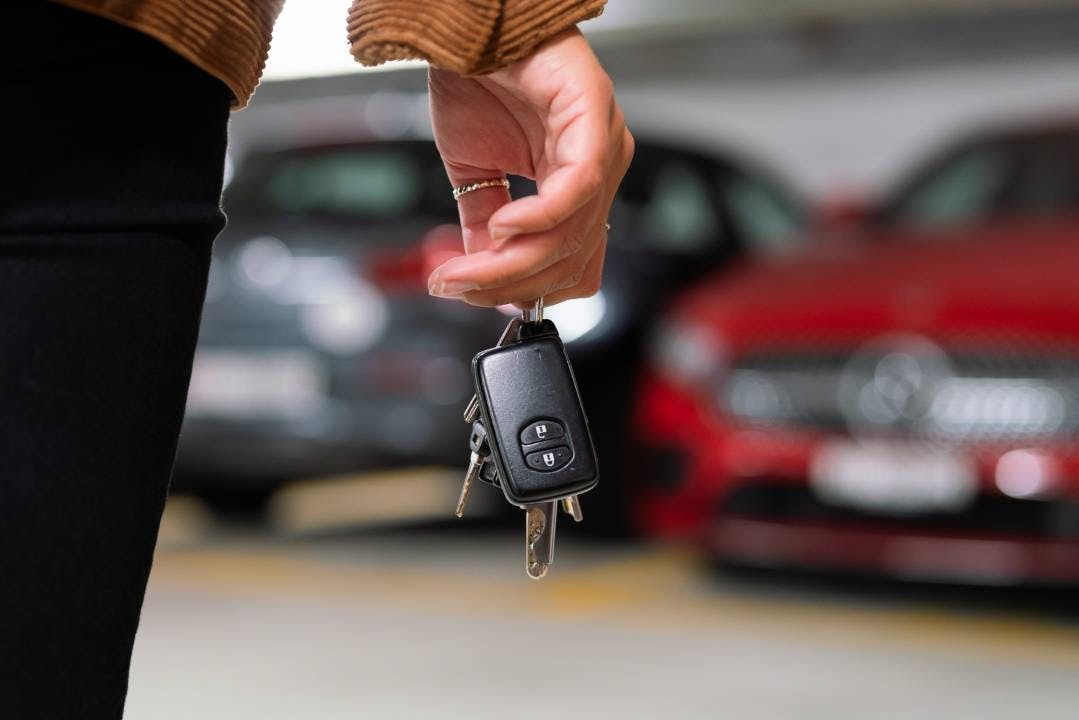 Welche Versicherung ist die beste, günstigste, umfassendste? Mit dem Auto-Abo musst du dir nie wieder Gedanken über dieses Thema machen. Carvolution k...