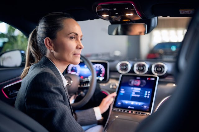 «Les matériaux comme le cuir, le métal brossé ou l’Alcantara agissent directement sur le cerveau à travers la peau. On parle de luxe sensoriel», explique Carmen Grebmer.